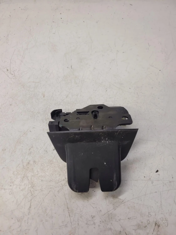 ZAMEK KLAPY TYŁ AUDI A3 A4 B8 A5 A6 Q7 8P4827505B