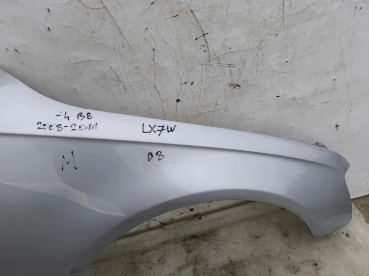 BŁOTNIK PRAWY PRZÓD AUDI A4 B8 2008-2011 LX7W *****4