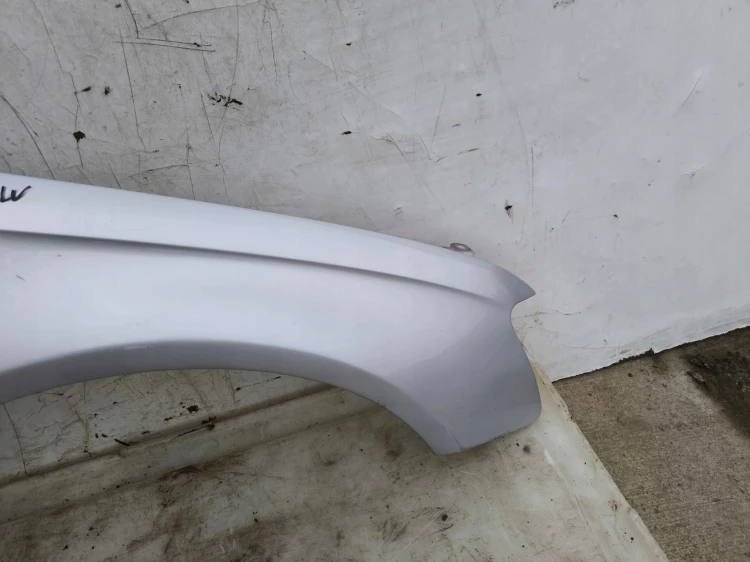 BŁOTNIK PRAWY PRZÓD AUDI A4 B8 2008-2011 LX7W *****4