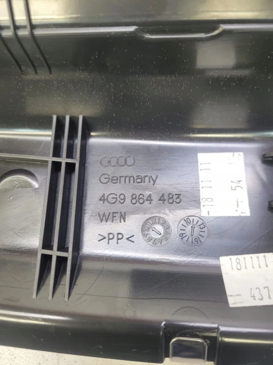 OSŁONA KLAPY BAGAŻNIKA AUDI A6 C7 AVANT 4G9864483