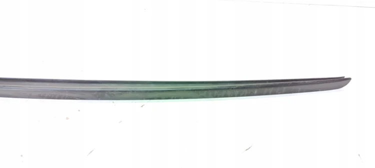 LISTWA ZBIERAJĄCA SZYBY CZOŁOWEJ LEWA AUDI A4 B9 8W0854327C