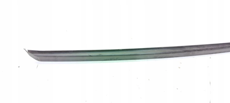 LISTWA ZBIERAJĄCA SZYBY CZOŁOWEJ LEWA AUDI A4 B9 8W0854327C