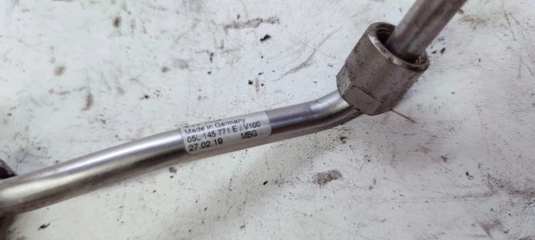 RURA PRZEWÓD SMAROWANIE TURBO A6 C8 A7 05L145771E