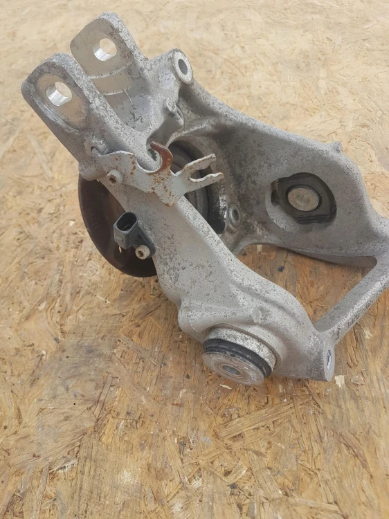 ZWROTNICA PIASTA LEWY TYŁ AUDI A6 C7 A7 A4 A5 Q5 SQ5 8R0505435C