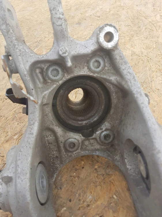 ZWROTNICA PIASTA LEWY TYŁ AUDI A6 C7 A7 A4 A5 Q5 SQ5 8R0505435C