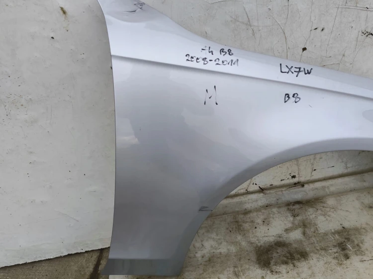 BŁOTNIK PRAWY PRZÓD AUDI A4 B8 2008-2011 LX7W *****4