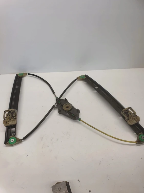 MECHANIZM SZYBY PRAWY PRZÓD AUDI A4 B8 8K0837462