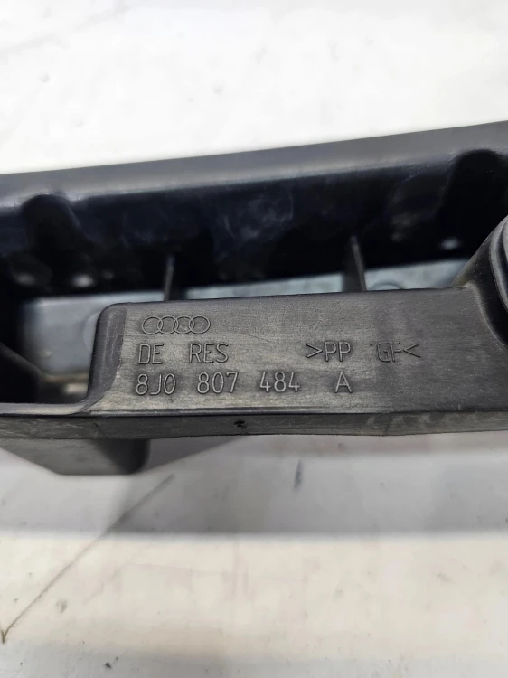 ŚLIZG ZDERZAKA PRAWY TYŁ AUDI TT 8J 8J0807484A