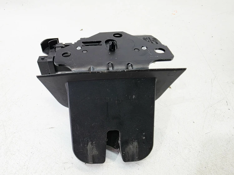 ZAMEK BAGAŻNIKA KLAPY TYŁ AUDI A3 8P A6 C6 Q7 4L 8P4827505D