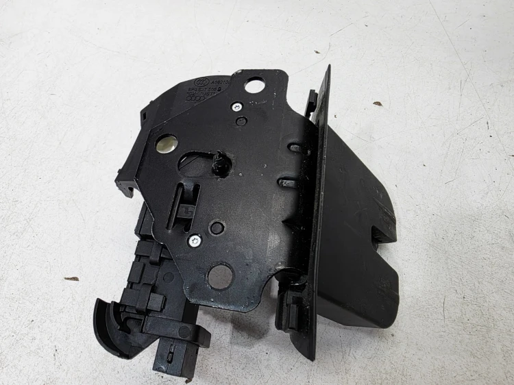 ZAMEK BAGAŻNIKA KLAPY TYŁ AUDI A3 8P A6 C6 Q7 4L 8P4827505D
