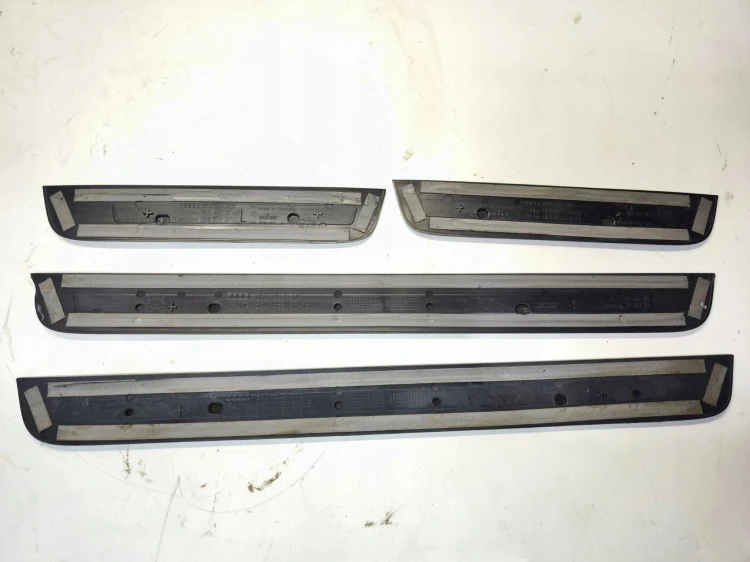 LISTWA LISTWY PROGOWE WEWNĘTRZNE KOMPLET AUDI A4 B8 S LINE