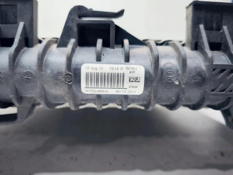 CHŁODNICA WODY AUDI A4 B8 A5 8T Q5 A6 C7 A7 3.0 TDI TFSI 8K0121251H