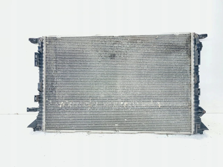CHŁODNICA WODY AUDI A4 B8 A5 8T Q5 A6 C7 A7 3.0 TDI TFSI 8K0121251H