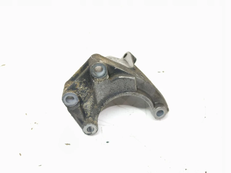 ŁAPA MOCOWANIE POMPY WSPOMAGANIA AUDI A4 B7 A6 C6 3.2 FSI 06E145393A