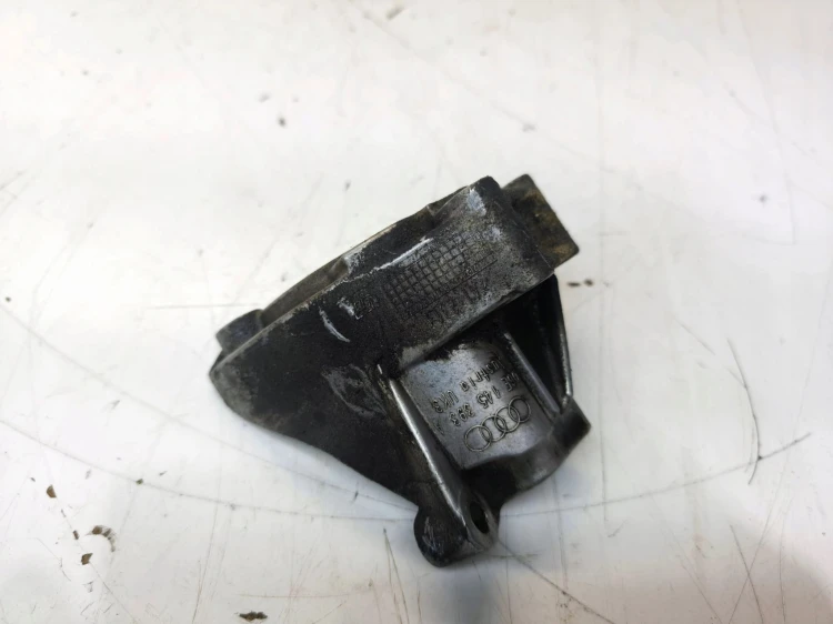 ŁAPA MOCOWANIE POMPY WSPOMAGANIA AUDI A4 B7 A6 C6 3.2 FSI 06E145393A