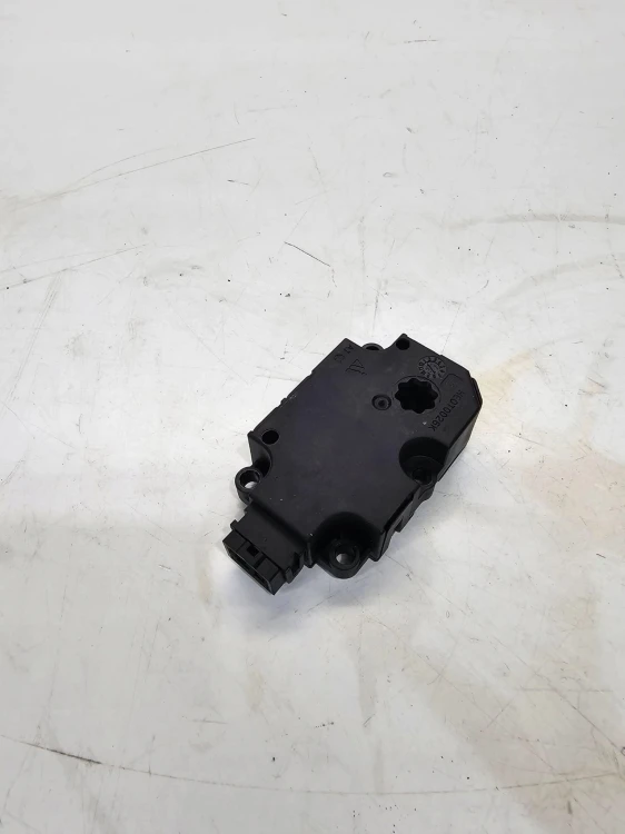 SILNICZEK NAGRZEWNICY AUDI A4 B9 A5 8W ET416003