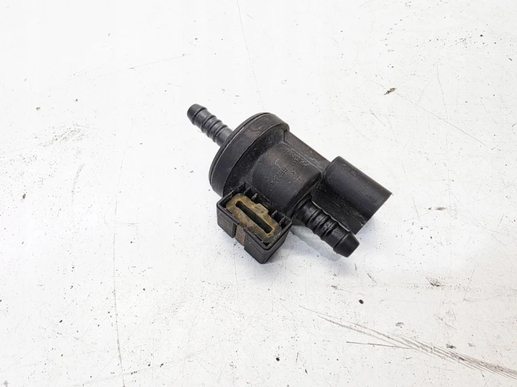 ZAWÓR ODPOWIETRZAJĄCY ZBIORNIK PALIWA AUDI VOLKSWAGEN SEAT SKODA 06E906517A