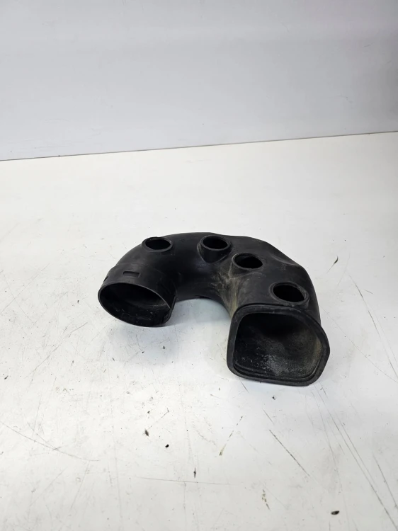 WLOT DOLOT POWIETRZA AUDI Q3 8U 8U0129618D