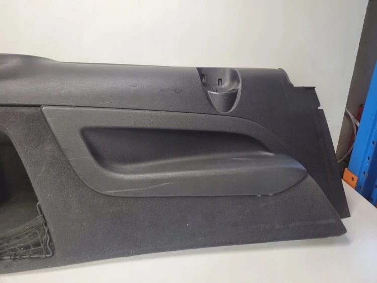 BOCZEK BAGAŻNIKA LEWY AUDI Q7 4L 4L0863879T