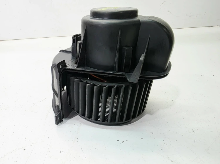 WENTYLATOR DMUCHAWA NAGRZEWNICY AUDI Q7 4L 7L0820021N