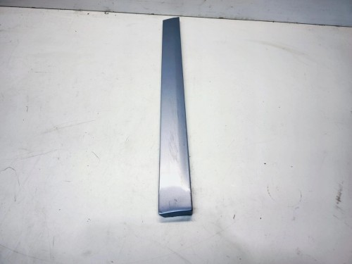 LISTWA Z BŁOTNIKA PRAWY TYŁ AUDI A3 8P 8P3853700B