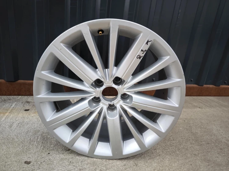 FELGA ALUMINIOWA AUDI VW SEAT SKODA 8.5J R18 ET29 8F0601025A K*3* OK