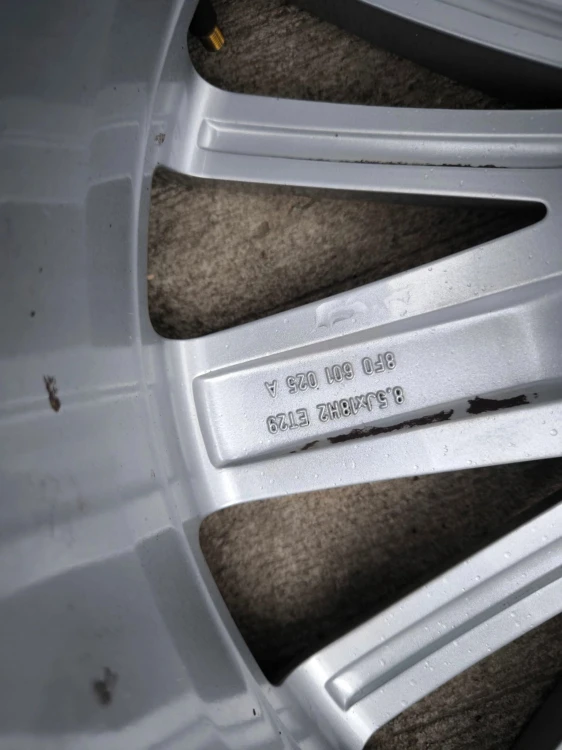 FELGA ALUMINIOWA AUDI VW SEAT SKODA 8.5J R18 ET29 8F0601025A K*3* OK
