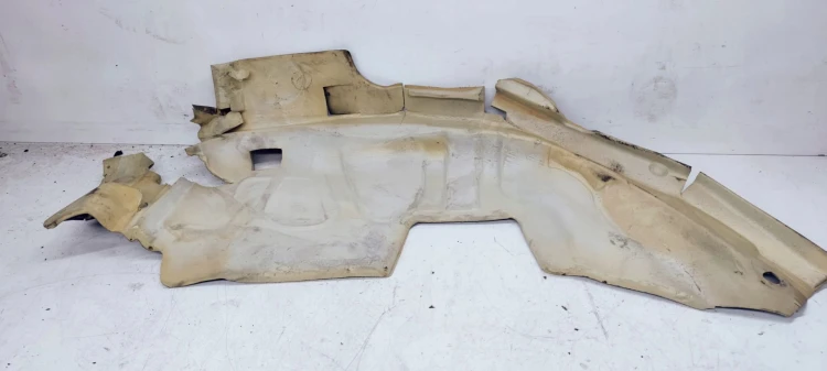 WYGŁUSZENIE NADKOLA PRAWY TYŁ AUDI Q7 4L0863814B