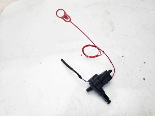 SIŁOWNIK KLAPKI PALIWA AUDI A4 A5 A3 8V A6 C7 A7 A8 8V0862153A KOMPLETNY