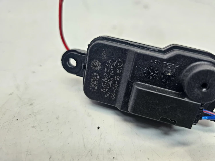 SIŁOWNIK KLAPKI PALIWA AUDI A4 A5 A3 8V A6 C7 A7 A8 8V0862153A KOMPLETNY