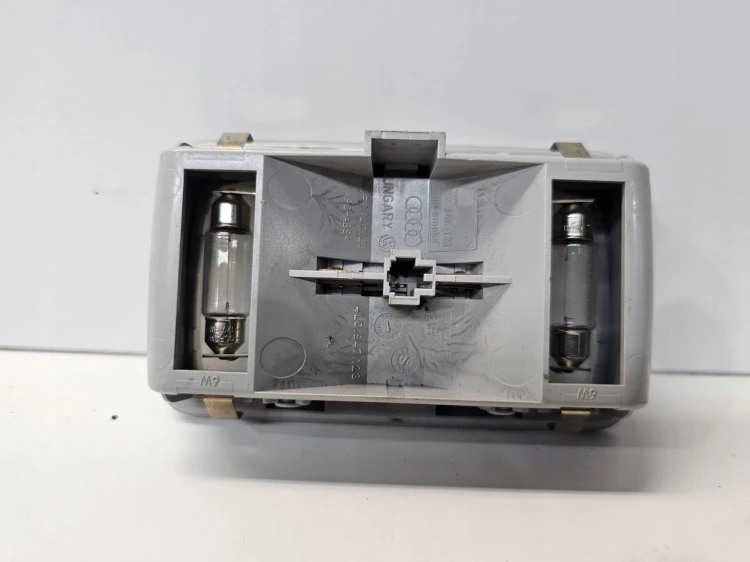 OŚWIETLENIE KABINY AUDI A6 C6 KOMBI 4L0947123