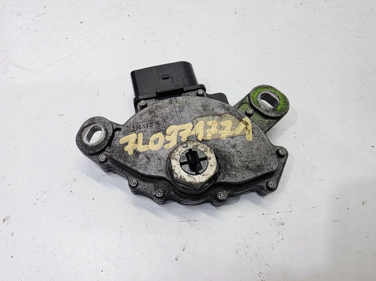 CZUNIK POZYCJONER SKRZYNI BIEGÓW AUDI Q7 4L VOLKSWAGEN 7L0971771