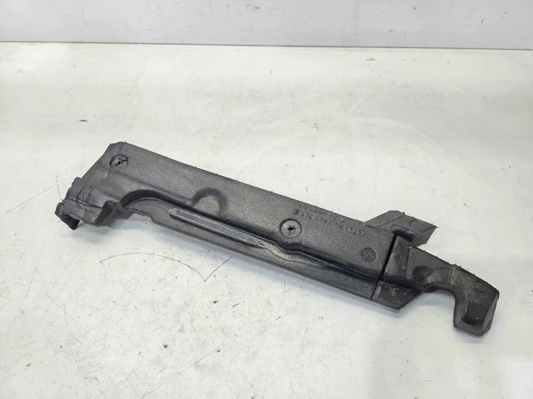 WYGŁUSZENIE BŁOTNIKA LEWE AUDI A3 8V 8V0823721E