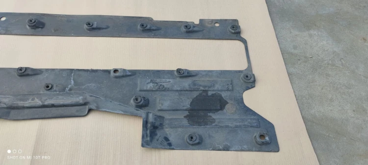 OSŁONA PŁYTA PODWOZIA PRAWA AUDI A8 D3 4E0825206D