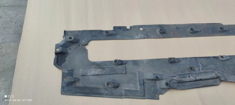 OSŁONA PŁYTA PODWOZIA PRAWA AUDI A8 D3 4E0825206D