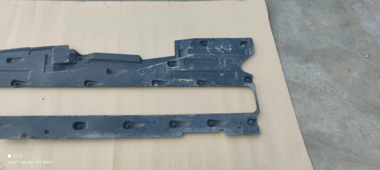OSŁONA PŁYTA PODWOZIA PRAWA AUDI A8 D3 4E0825206D
