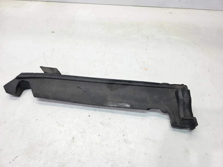WYGŁUSZENIE BŁOTNIKA LEWE AUDI A3 8V 8V0823721E