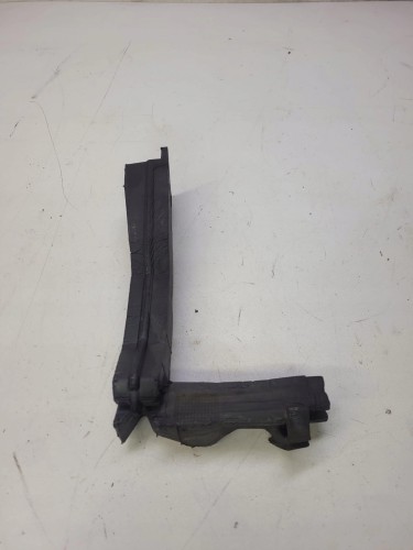 WYGŁUSZENIE BŁOTNIKA PIANKA AUDI A4 B8 8K0823721H