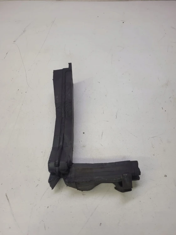 WYGŁUSZENIE BŁOTNIKA PIANKA AUDI A4 B8 8K0823721H