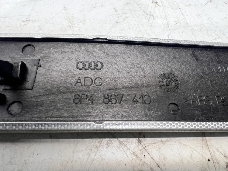 DEKOR DRZWI PRAWY PRZÓD AUDI A3 8P 8P4867410