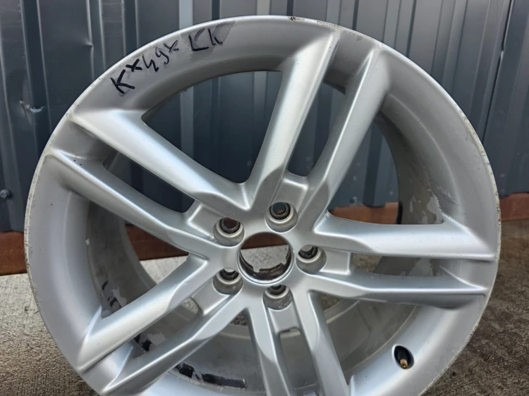 FELGA ALUMNIOWA VW SKODA SEAT AUDI A1 5X100 7.5J R17 ET36 8X0601025K K*49*