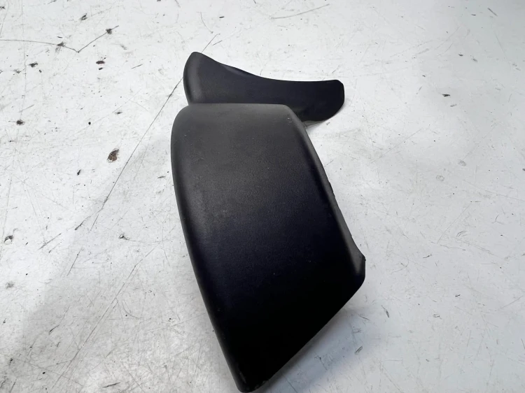 OSŁONA ZAWIASU LEWY TYŁ AUDI A6 C6 AVANT 4F9827279