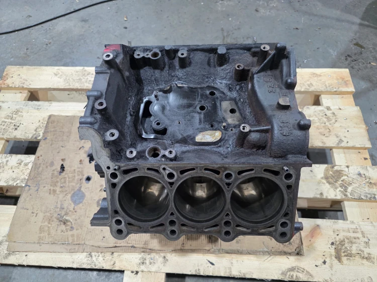 BLOK SILNIKA AUDI A4 B7 A6 C6 3.0 TDI ASB 059103021BL 9/26