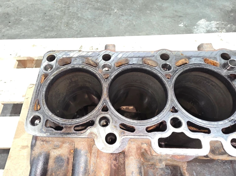 BLOK SILNIKA AUDI VOLKSWAGEN SEAT SKODA 1.6 TDI CAY 03L021AL 3/26