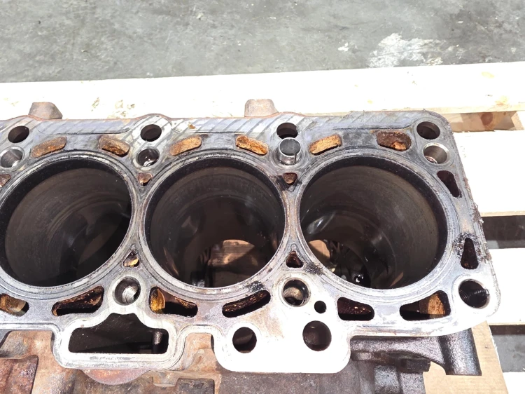 BLOK SILNIKA AUDI VOLKSWAGEN SEAT SKODA 1.6 TDI CAY 03L021AL 3/26