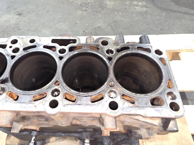 BLOK SILNIKA AUDI VOLKSWAGEN SEAT SKODA 1.6 TDI CAY 03L021AL 3/26