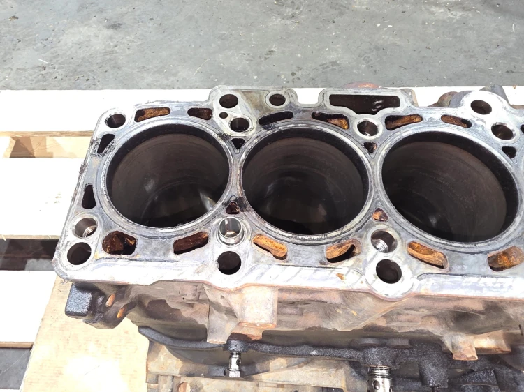 BLOK SILNIKA AUDI VOLKSWAGEN SEAT SKODA 1.6 TDI CAY 03L021AL 3/26