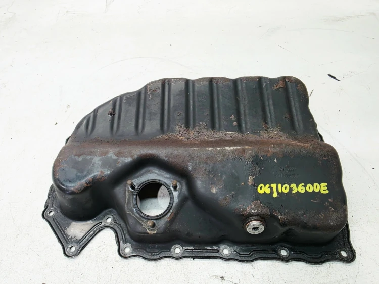 MISKA OLEJOWA AUDI VOLKSWAGEN SEAT SKODA 1.8 2.0 TFSI 06J103600E