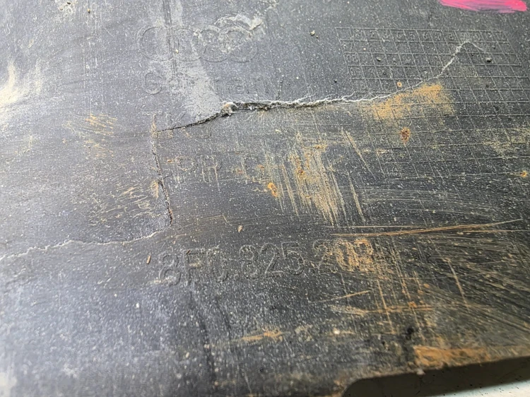 OSŁONA PŁYTA PODWOZIA PRAWA MAŁA AUDI A5 8F CABRIO 8F0825202
