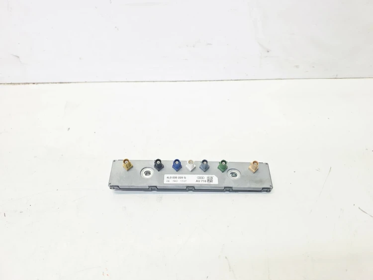 WZMACNIACZ ANTENOWY AUDI Q7 4L 4L0035225G